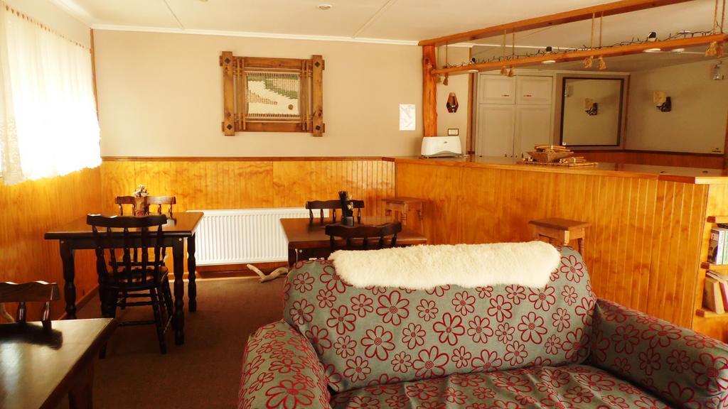 Big Bang Patagonia - Traveler Assistance Bed & Breakfast ปวยร์โตนาตาเลส ภายนอก รูปภาพ