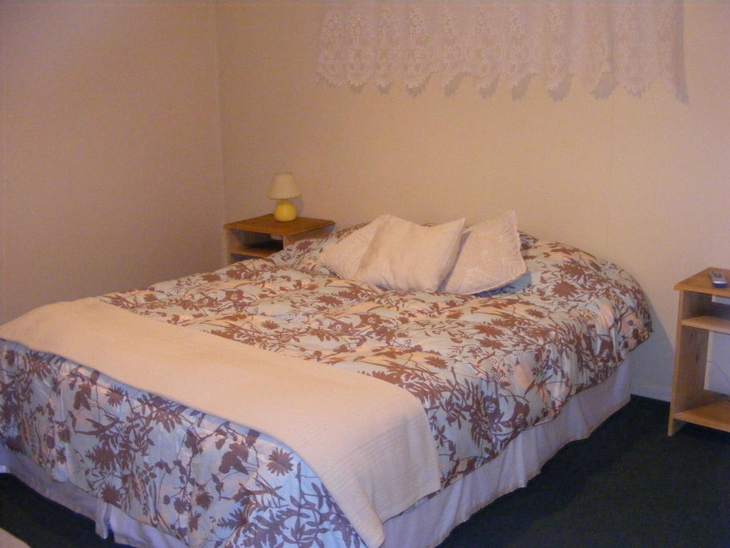 Big Bang Patagonia - Traveler Assistance Bed & Breakfast ปวยร์โตนาตาเลส ห้อง รูปภาพ