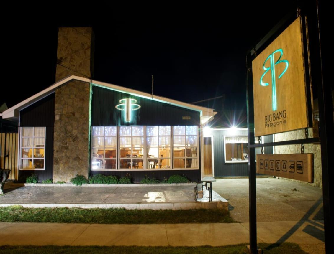 Big Bang Patagonia - Traveler Assistance Bed & Breakfast ปวยร์โตนาตาเลส ภายนอก รูปภาพ