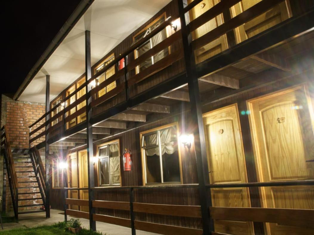 Big Bang Patagonia - Traveler Assistance Bed & Breakfast ปวยร์โตนาตาเลส ภายนอก รูปภาพ